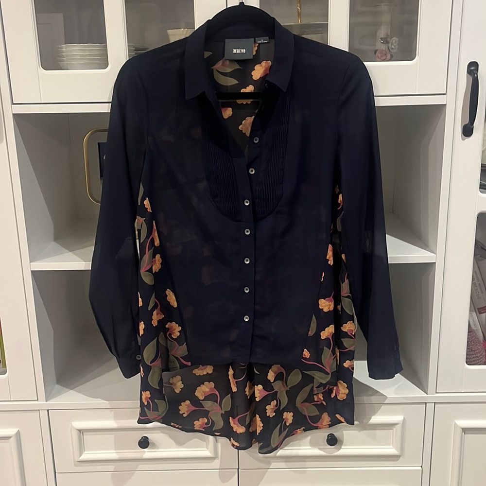 2/$20 Maeve blouse. Great condition. Size 0